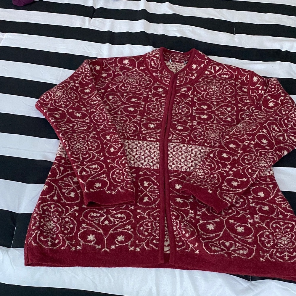 Novica 100% Alpaca Brick Red Floral Knit Cardigan, reversible XL. EUC.